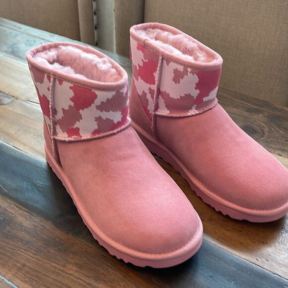 UGG CLASSIC Mini Jagged Camo Boots - Picture 2 of 6